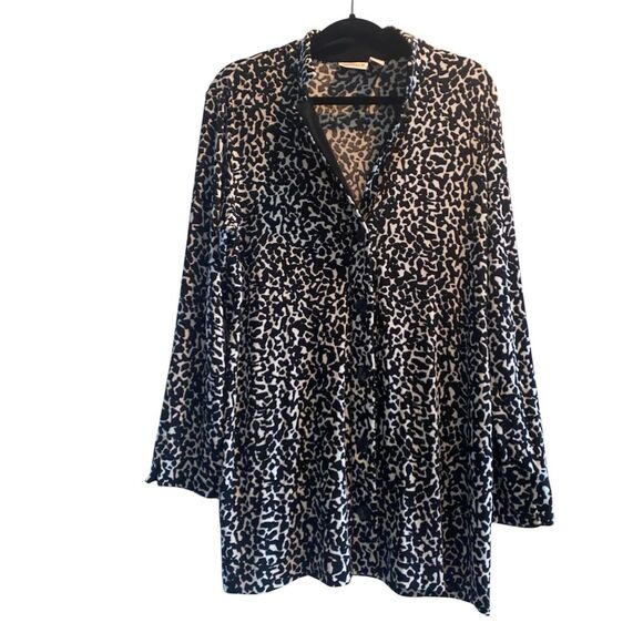 Chico's Tops - Chico's Women's Black & White Animal Print Top Size 2 Long Sleeve